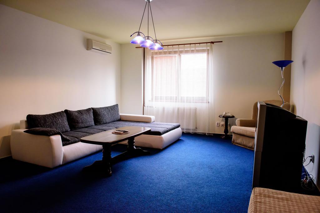 Hotel Slnecny Dvor Michalovce Zimmer foto