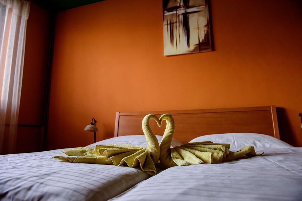Hotel Slnecny Dvor Michalovce Zimmer foto