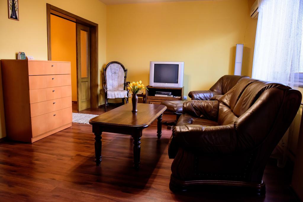 Hotel Slnecny Dvor Michalovce Zimmer foto