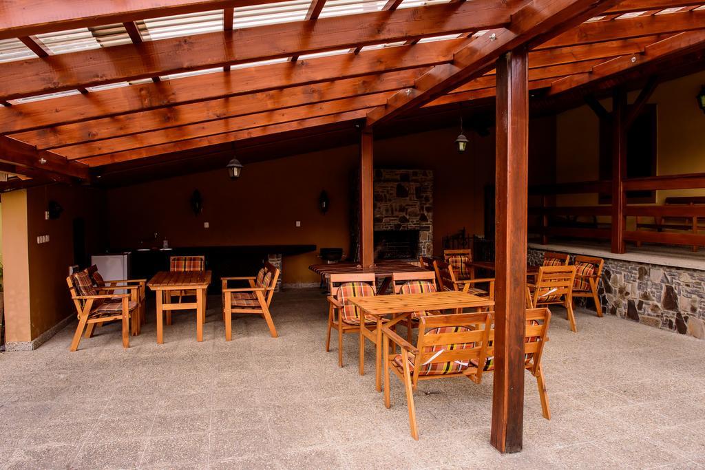 Hotel Slnecny Dvor Michalovce Exterior foto