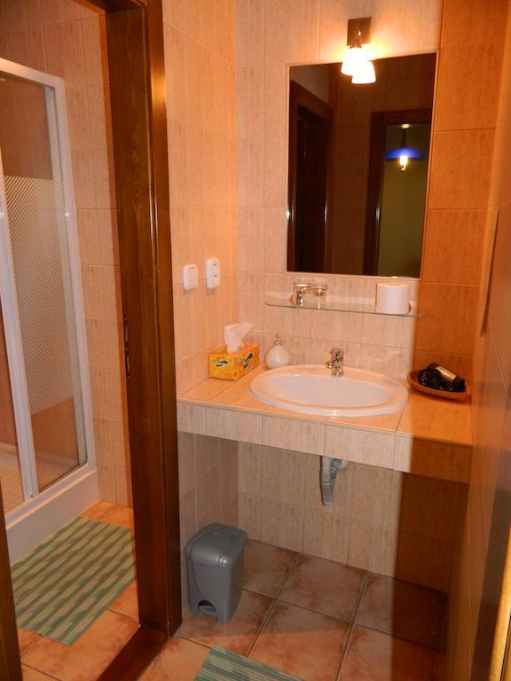 Hotel Slnecny Dvor Michalovce Zimmer foto