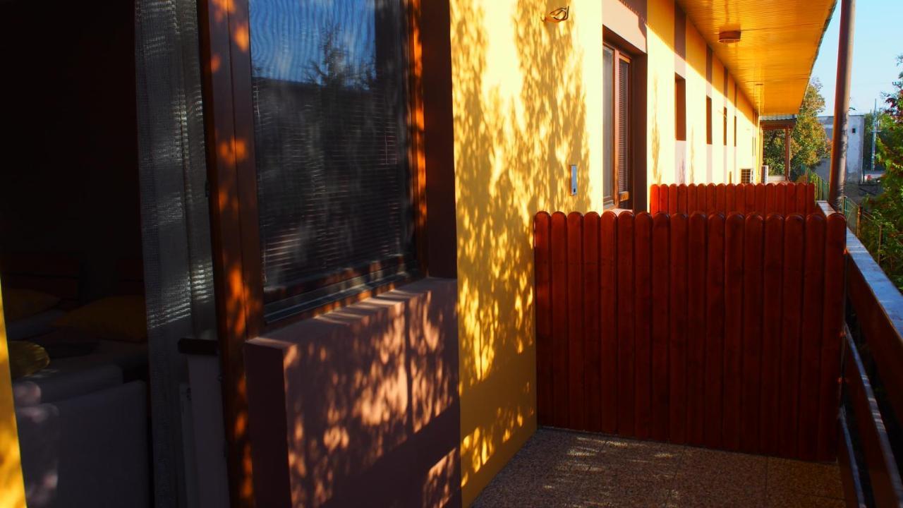 Hotel Slnecny Dvor Michalovce Exterior foto